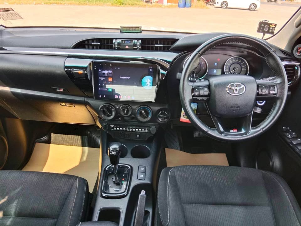 Car image 12
